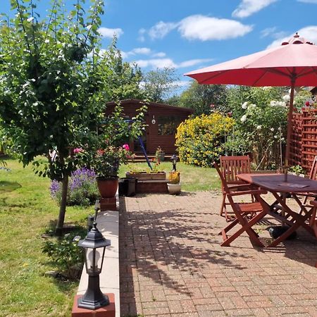Studio Flat On Straight Road, Harold Hill, Havering Eksteriør billede