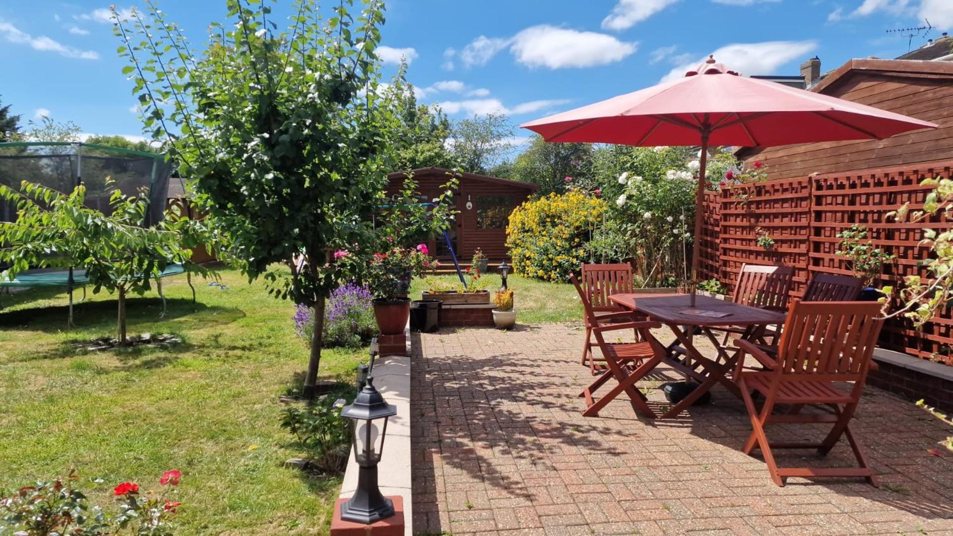 Studio Flat On Straight Road, Harold Hill, Havering Eksteriør billede