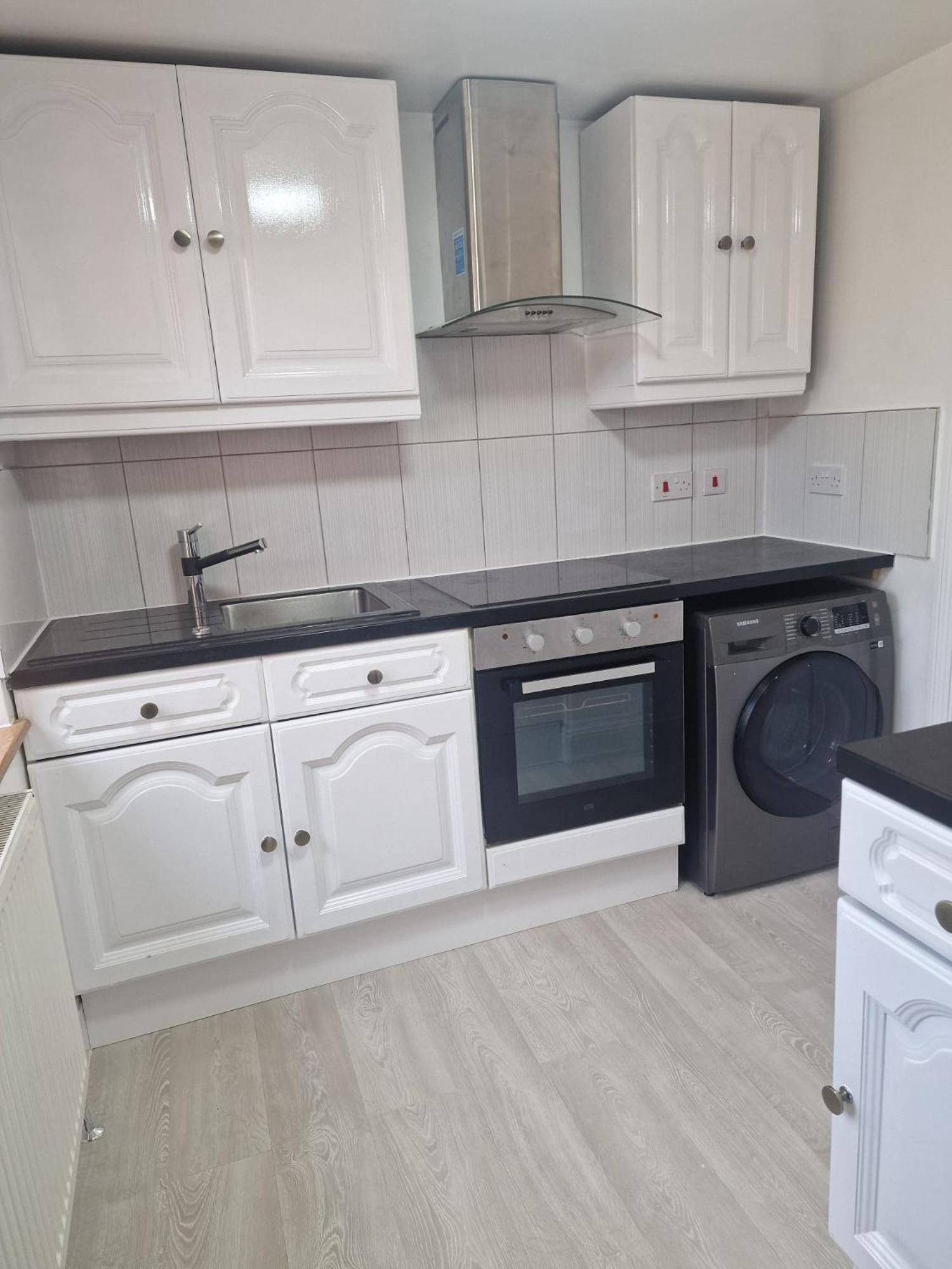 Studio Flat On Straight Road, Harold Hill, Havering Eksteriør billede